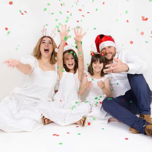 family christmas photo with confetti