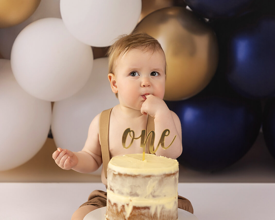 Cake smash gold, blue and white - boy 5