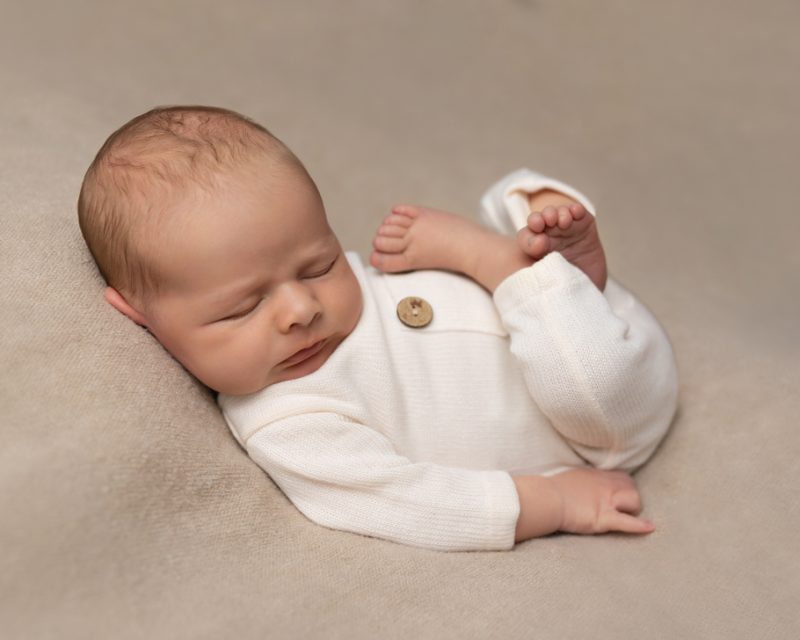 10 Common questions about Newborn Photography baby in white on beige